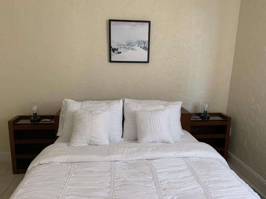 Cozy Private Room, Near The Airport - Free Parking - 01 Miami Eksteriør bilde